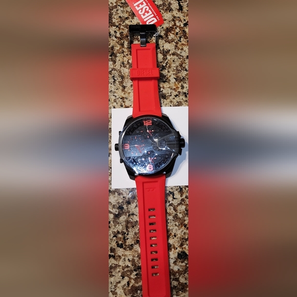 Diesel Uber Chief 2005 Three-Hand Red Silicone Watch - Picture 5 of 11